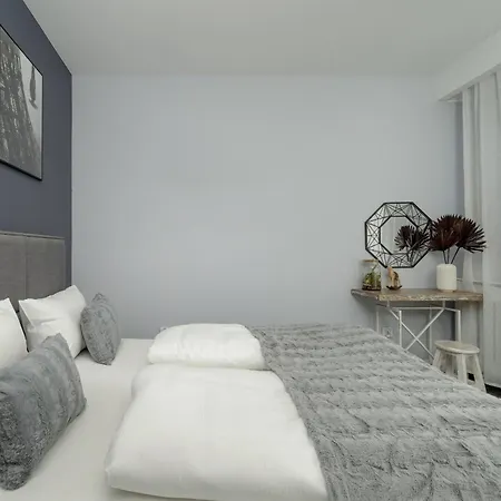 Modern With Terrace And Free Garage By Renters *