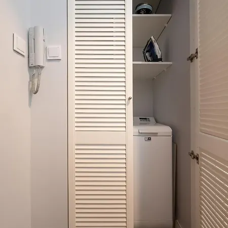 Modern With Terrace And Free Garage By Renters Apartment *